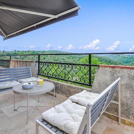 Awesome Apartment In Saint-Jeannet With Kitchen Exteriör bild
